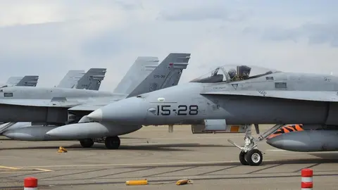 El salto a base aérea permitirá al aeródromo militar de la Virgen del Camino contar con nuevas inversiones, al mismo tiempo que podrá asumir un 'ala táctica' del Ejército del Aire, bien de forma permanente o en rotación. En la imagen f-18 estacionados en el aeródromo leonés durante un ejercicio militar internacional desarrollado en aguas del Cantábrico. Fotos: Heraldo de León