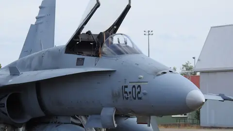 El salto a base aérea permitirá al aeródromo militar de la Virgen del Camino contar con nuevas inversiones, al mismo tiempo que podrá asumir un 'ala táctica' del Ejército del Aire, bien de forma permanente o en rotación. En la imagen f-18 estacionados en el aeródromo leonés durante un ejercicio militar internacional desarrollado en aguas del Cantábrico. Fotos: Heraldo de León