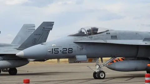 El salto a base aérea permitirá al aeródromo militar de la Virgen del Camino contar con nuevas inversiones, al mismo tiempo que podrá asumir un 'ala táctica' del Ejército del Aire, bien de forma permanente o en rotación. En la imagen f-18 estacionados en el aeródromo leonés durante un ejercicio militar internacional desarrollado en aguas del Cantábrico. Fotos: Heraldo de León