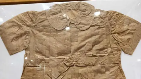 El Museo Etnográfico de la Montaña de Riaño enriquece su colección con patrones escolares del siglo XX | Estos patrones son mucho más que simples herramientas de costura, son documentos históricos que ilustran el papel de la mujer en la sociedad rural española.