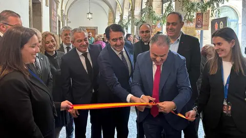 El Salón Internacional del Chocolate de Astorga reúne este fin de semana a una veintena de expositores y ofrece charlas, catas y demostraciones gratuitas.