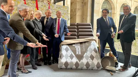 El Salón Internacional del Chocolate de Astorga reúne este fin de semana a una veintena de expositores y ofrece charlas, catas y demostraciones gratuitas.