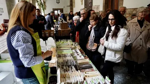 El Salón Internacional del Chocolate de Astorga reúne este fin de semana a una veintena de expositores y ofrece charlas, catas y demostraciones gratuitas. Fotos: Campillo