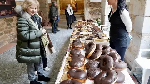 El Salón Internacional del Chocolate de Astorga reúne este fin de semana a una veintena de expositores y ofrece charlas, catas y demostraciones gratuitas. Fotos: Campillo