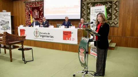 La ULE gradúa a una nueva generación de 300 profesionales en Ingeniería llamados a liderar los desafíos del futuro.