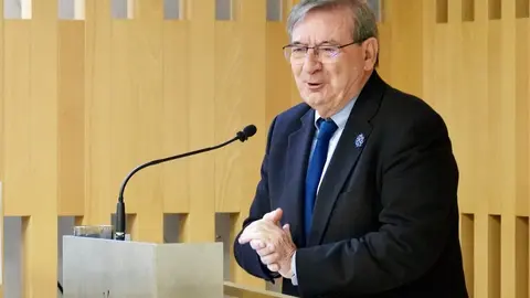 El secretario de Estado de Memoria Democrática, Fernando Martínez durante el acto de reconocimiento y reparación a Albina Pérez y Nicolás Sánchez Albornoz, únicos supervivientes del grupo de luchadores universitarios miembros de la Federación Universitaria Estudiantil. Foto: Campillo.