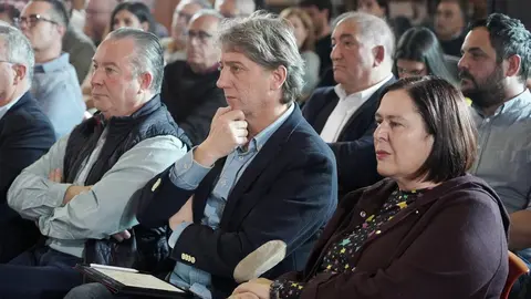 El secretario general del PSOE de Castilla y León, Carlos Martínez; la secretaria de Estado de Agricultura y Alimentación, Begoña García; y la presidenta de los socialistas europeos, Iratxe García, participan en una conferencia Sectorial de Agricultura organizada por el PSCyL. Foto: Rubén Cacho.