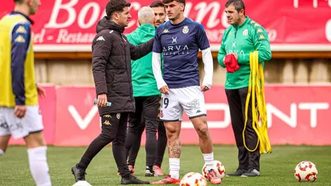 En el tramo más importante de la competición, la Cultural sufre. Ante el Real Unión, como en las jornadas anteriores, el equipo de Llona tuvo que remontar y remar a contracorriente. Fotos: Isaac Llamazares | CyDLeonesa
