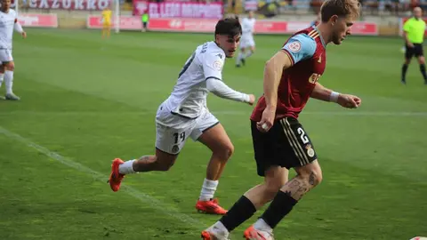 En el tramo más importante de la competición, la Cultural sufre. Ante el Real Unión, como en las jornadas anteriores, el equipo de Llona tuvo que remontar y remar a contracorriente. Fotos: Isaac Llamazares | CyDLeonesa