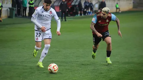 En el tramo más importante de la competición, la Cultural sufre. Ante el Real Unión, como en las jornadas anteriores, el equipo de Llona tuvo que remontar y remar a contracorriente. Fotos: Isaac Llamazares | CyDLeonesa