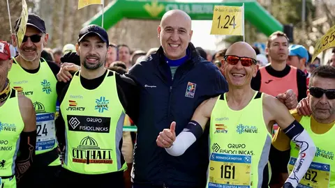 El alcalde de León, José Antonio Diez, participa en la salida de la XV Media Maratón Ciudad de León. Foto: Campillo.
