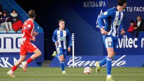 Duelo de altura en El Toralín, con la Ponferradina enfrentándose al Lugo. Ambientazo en el estadio blanquiazul. Fotos: SDP