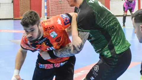El conjunto marista dominó buena parte del encuentro ante el Rebi Balonmano Cuenca y mostró su solidez en ambos lados de la cancha hasta el empate final.
