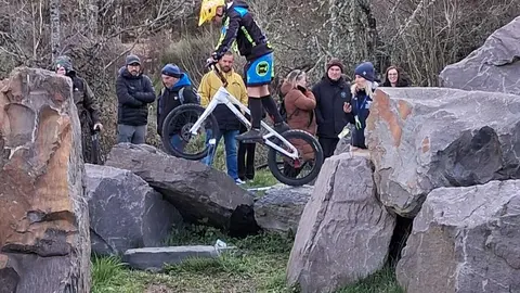Con una gran participación la provincia ha vivido este fin de semana ciclismo esta vez en la modalidad de trial. El 'Primer Gran Premio Trial bici' en la localidad de Pobladura de las Regueras ha contado con una gran presencia de público.