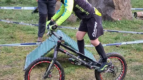 Con una gran participación la provincia ha vivido este fin de semana ciclismo esta vez en la modalidad de trial. El 'Primer Gran Premio Trial bici' en la localidad de Pobladura de las Regueras ha contado con una gran presencia de público.