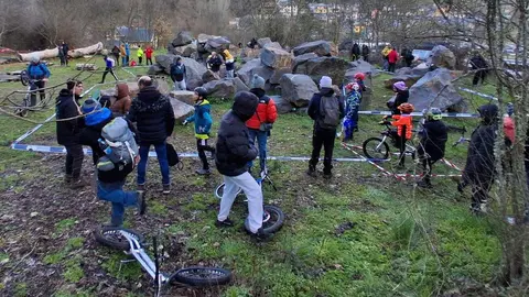 Con una gran participación la provincia ha vivido este fin de semana ciclismo esta vez en la modalidad de trial. El 'Primer Gran Premio Trial bici' en la localidad de Pobladura de las Regueras ha contado con una gran presencia de público.