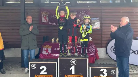 Con una gran participación la provincia ha vivido este fin de semana ciclismo esta vez en la modalidad de trial. El 'Primer Gran Premio Trial bici' en la localidad de Pobladura de las Regueras ha contado con una gran presencia de público.