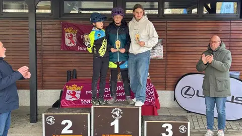 Con una gran participación la provincia ha vivido este fin de semana ciclismo esta vez en la modalidad de trial. El 'Primer Gran Premio Trial bici' en la localidad de Pobladura de las Regueras ha contado con una gran presencia de público.