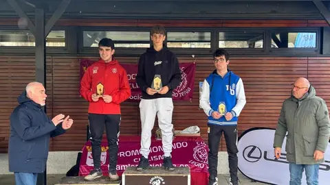 Con una gran participación la provincia ha vivido este fin de semana ciclismo esta vez en la modalidad de trial. El 'Primer Gran Premio Trial bici' en la localidad de Pobladura de las Regueras ha contado con una gran presencia de público.