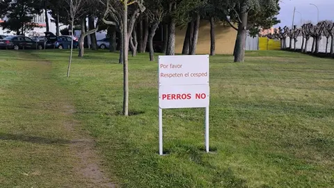 UPL solicita al equipo de gobierno que mejore los caminos que se forman en los jardines por el paso natural de los ciudadanos.
