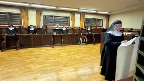 Las últimas Agustinas de León han abandonado este martes su clausura en la ciudad y se van a otro monasterio por la falta de vocaciones para mantener su presencia en la ciudad.