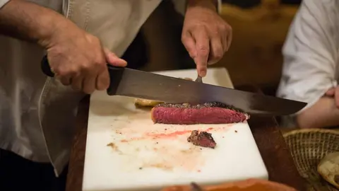 El Capricho resume generaciones de esfuerzo con el apellido Gordón, siempre luchando por liderar la gastronomía, apostando por la innovación y por las mejores carnes, aquellas que por su pureza forman parte de la excelencia.