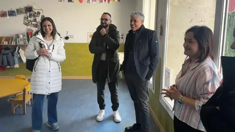 El delegado territorial de la Junta en León, Eduardo Diego, ha respondido a la invitación del alcalde de Onzonilla, Diego Lorenzana, y ha visitado el municipio para conocer de primera mano las necesidades del Ayuntamiento, así como las últimas mejoras acometidas con cargo a diferentes convocatorias de ayudas de la Junta de Castilla y León.