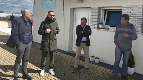El delegado territorial de la Junta en León, Eduardo Diego, ha respondido a la invitación del alcalde de Onzonilla, Diego Lorenzana, y ha visitado el municipio para conocer de primera mano las necesidades del Ayuntamiento, así como las últimas mejoras acometidas con cargo a diferentes convocatorias de ayudas de la Junta de Castilla y León.