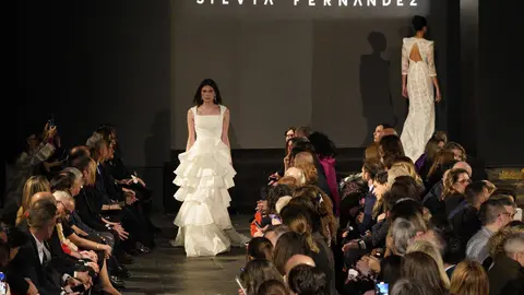 Inauguración de la I Semana de la Moda de Ponferrada. Autoridades y representantes de la sociedad berciana se citan en un gran y pionero evento con la moda como protagonista. Fotos: César Sánchez
