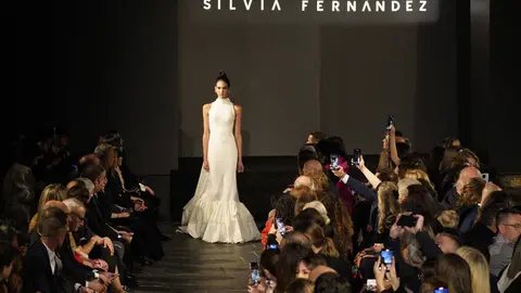 Inauguración de la I Semana de la Moda de Ponferrada. Autoridades y representantes de la sociedad berciana se citan en un gran y pionero evento con la moda como protagonista. Fotos: César Sánchez