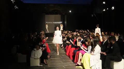 Inauguración de la I Semana de la Moda de Ponferrada. Autoridades y representantes de la sociedad berciana se citan en un gran y pionero evento con la moda como protagonista. Fotos: César Sánchez
