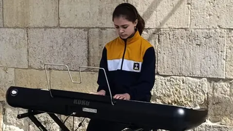 Piano abierto en la Plaza San Marcelo como actividad del ciclo ‘Piano Lontano’.