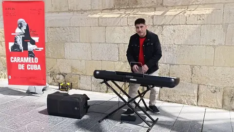 Piano abierto en la Plaza San Marcelo como actividad del ciclo ‘Piano Lontano’.