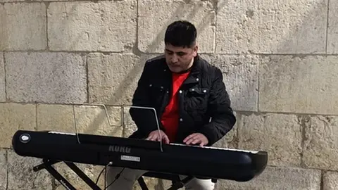 Piano abierto en la Plaza San Marcelo como actividad del ciclo ‘Piano Lontano’.