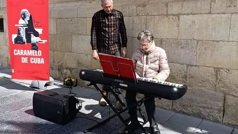 Piano abierto en la Plaza San Marcelo como actividad del ciclo ‘Piano Lontano’.