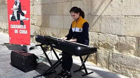 Piano abierto en la Plaza San Marcelo como actividad del ciclo ‘Piano Lontano’.