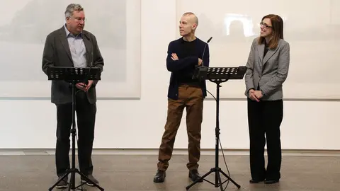 El martes 1 de abril se cumplen 20 años desde que el Museo de Arte Contemporáneo abrió sus puertas y para celebrarlo el centro abre al público dos nuevas exposiciones de su colección, ‘Así como suceden las cosas, también nada sucede’ y ‘Autorretratos a través de la historia del arte’, además de ofrecer una programación especial de actividades -entre 29 de marzo y el 6 de abril- con una conferencia y visitas guiadas para todos los públicos. Foto: Peio García