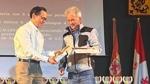 La Robla mantiene y promueve su actividad deportiva y lo hace a lo largo de todo el año. Sin embargo, como cada ejercicio, el punto de reconocimiento llega con la la Gala del Deporte Roblano que en esta ocasión ha llegado a su XXV edición.