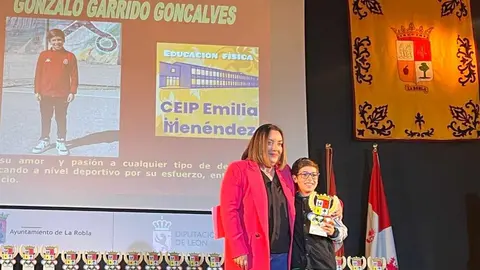 La Robla mantiene y promueve su actividad deportiva y lo hace a lo largo de todo el año. Sin embargo, como cada ejercicio, el punto de reconocimiento llega con la la Gala del Deporte Roblano que en esta ocasión ha llegado a su XXV edición.