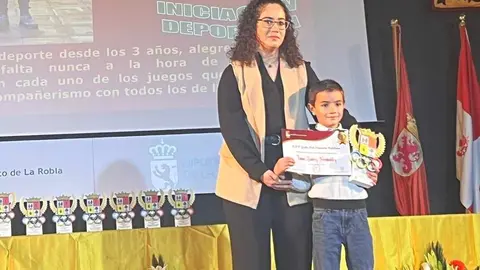 La Robla mantiene y promueve su actividad deportiva y lo hace a lo largo de todo el año. Sin embargo, como cada ejercicio, el punto de reconocimiento llega con la la Gala del Deporte Roblano que en esta ocasión ha llegado a su XXV edición.