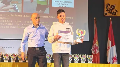La Robla mantiene y promueve su actividad deportiva y lo hace a lo largo de todo el año. Sin embargo, como cada ejercicio, el punto de reconocimiento llega con la la Gala del Deporte Roblano que en esta ocasión ha llegado a su XXV edición.