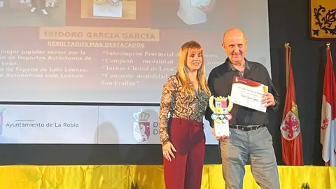 La Robla mantiene y promueve su actividad deportiva y lo hace a lo largo de todo el año. Sin embargo, como cada ejercicio, el punto de reconocimiento llega con la la Gala del Deporte Roblano que en esta ocasión ha llegado a su XXV edición.
