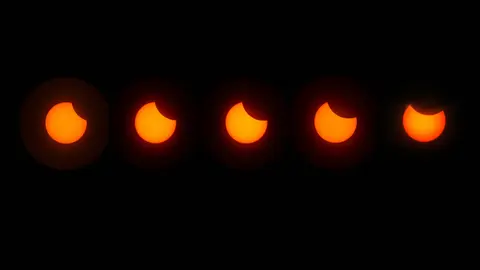 La Asociación de Astronomía de León organiza una observación pública del eclipse parcial de Sol. Foto: Peio García.