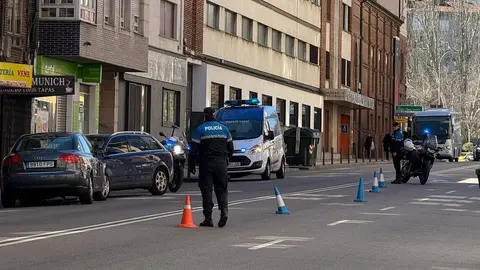 Choque frontal entre dos turismos en Alcalde Miguel Castaño.