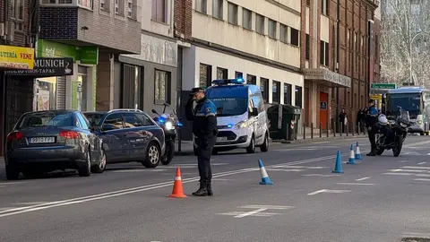 Choque frontal entre dos turismos en Alcalde Miguel Castaño.
