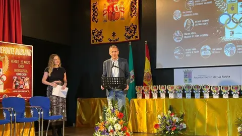 La diputada de Deporte, Patricia Martínez, ha asistido a la XXV Gala del Deporte Roblano.