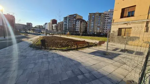 La zona urbana de León capital crecerá en las próximas semanas. Lo hará en el entorno de Feve, después de que el Ayuntamiento de León haya alcanzado una vía administrativa que permite solventar el enquistamiento de la situación.