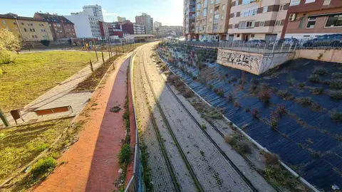 La zona urbana de León capital crecerá en las próximas semanas. Lo hará en el entorno de Feve, después de que el Ayuntamiento de León haya alcanzado una vía administrativa que permite solventar el enquistamiento de la situación.