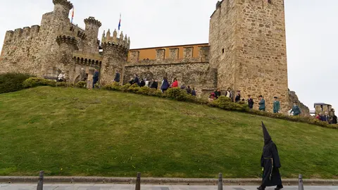 Salida del Nazareno Lambrión Chupacandiles de la Semana Santa de Ponferrada. Foto: César Sánchez.