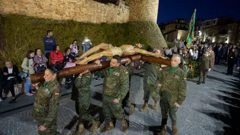 Traslado al Castillo de los Templarios y Entronización del Cristo de la Esperanza de la Semana Santa de Ponferrada. Foto: César Sánchez.